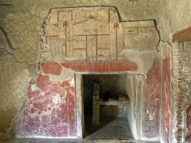 V.8, Herculaneum. May 2004. Room 1, north wall, detail of small doorway into room 2, the kitchen. Photo courtesy of Nicolas Monteix.