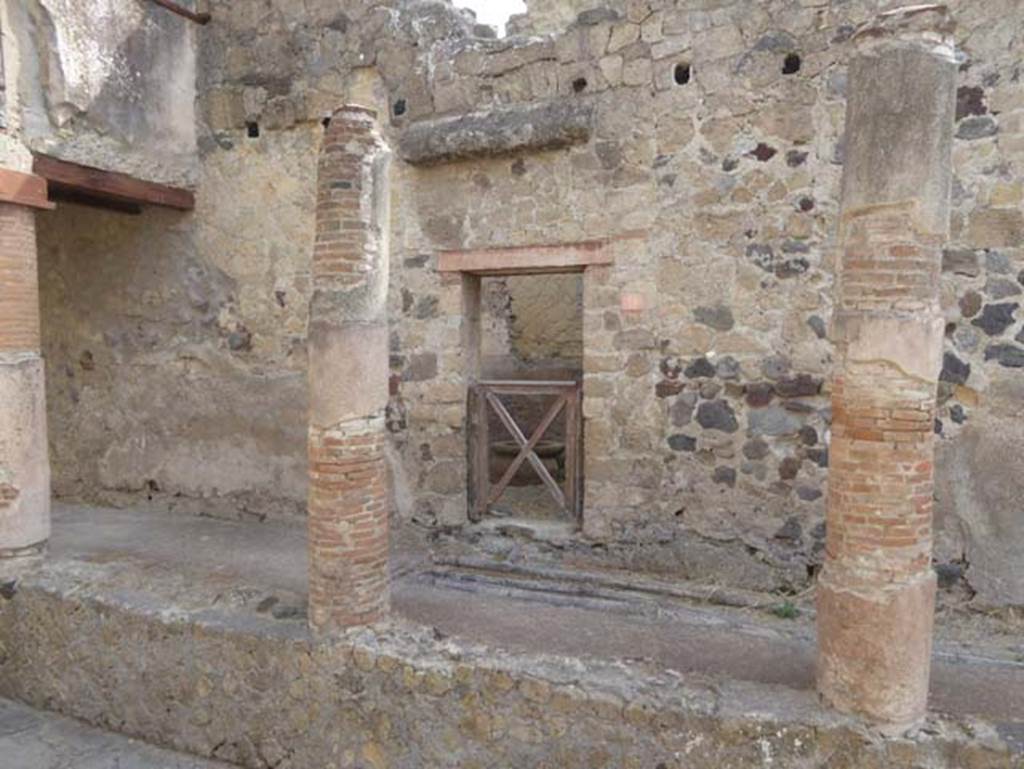 V.9 Herculaneum, September 2016. Looking east to entrance doorway. Photo courtesy of Michael Binns.

