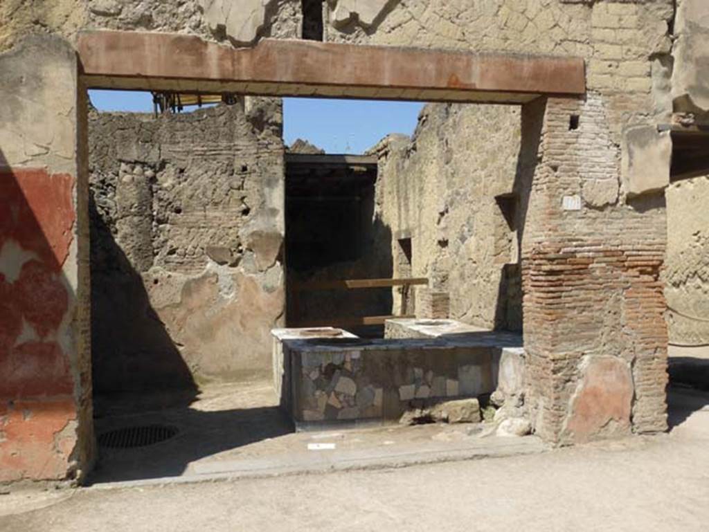 V.10, Herculaneum, June 2014. Looking south towards entrance doorway. Photo courtesy of Michael Binns.