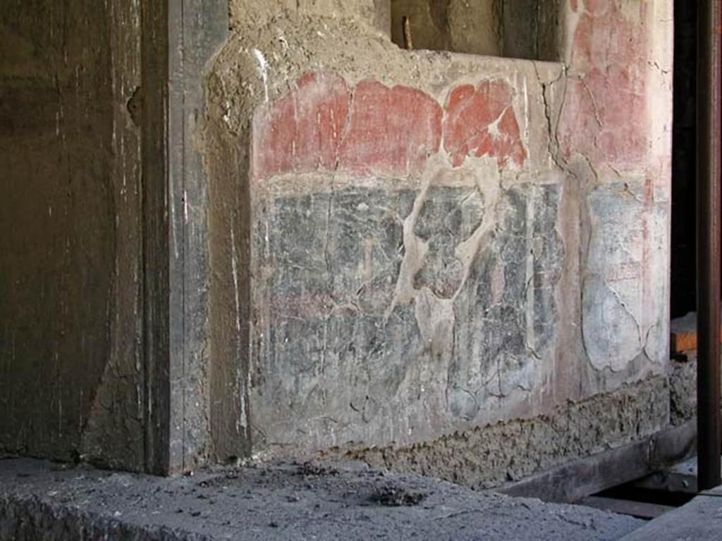 V.14, Herculaneum. September 2003. Detail of south wall of upper room 39. Photo courtesy of Nicolas Monteix.