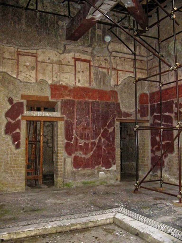 V.15, Herculaneum. May 2003. Looking towards north-west corner of atrium, and doorway to a cubiculum.
The doorway on the left, in the centre of the west wall, is also a cubiculum.
Photo courtesy of Nicolas Monteix.

