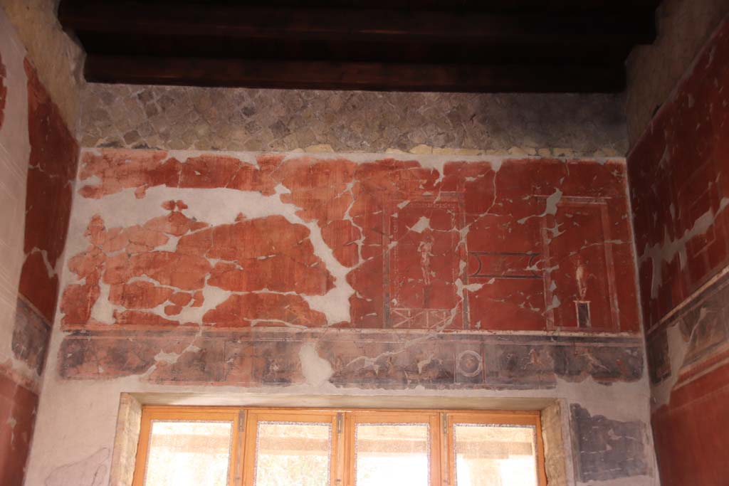 V.15 Herculaneum, October 2020. Upper south wall of tablinum. Photo courtesy of Klaus Heese.