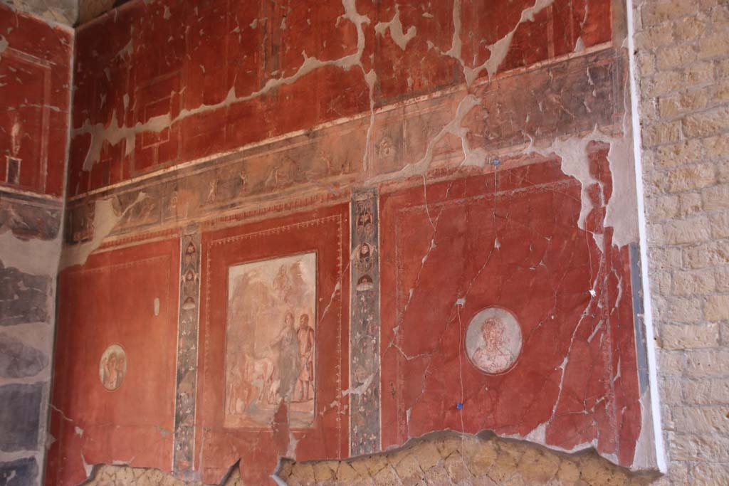 V.15 Herculaneum, September 2021. Looking towards south-west corner and west wall of tablinum. Photo courtesy of Klaus Heese.
The medallion at the south end of the west wall is of a Satyr and Maenad.
The central painting is of Daedalus and Pasiphae. 
The medallion at the north end of the west wall is of a Maenad.
