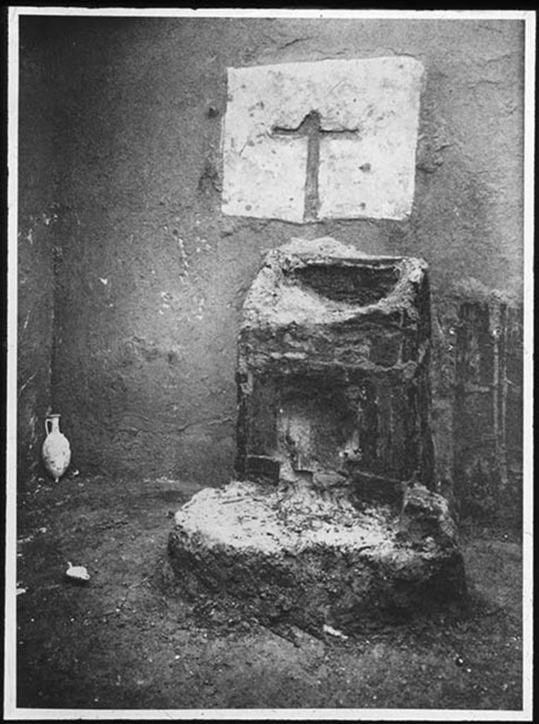 V.15, House of Bicentenary, Herculaneum. Photo by A. D. Passmore. 
Supposed Christian altar in an upper storey room.
Used with the permission of the Institute of Archaeology, University of Oxford. File name Passmorebx7im005a Resource ID 36516.
