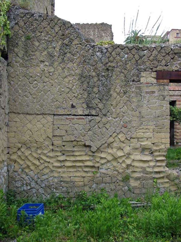 V.15, Herculaneum. May 2003. North wall in north-west corner of large oecus.
Photo courtesy of Nicolas Monteix.
