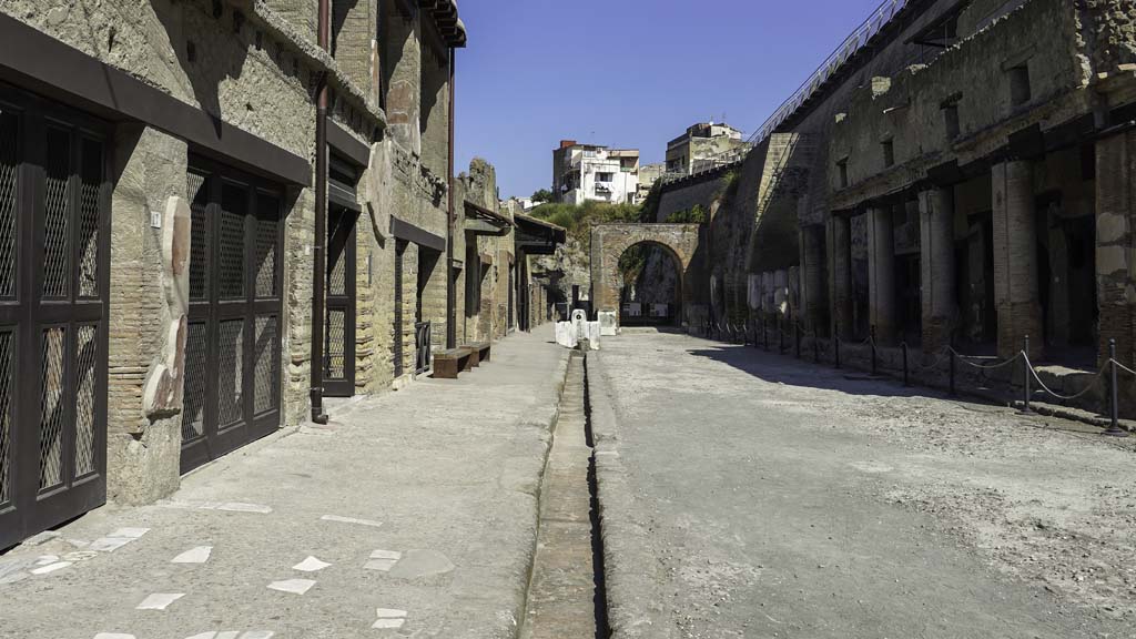 V.15 Herculaneum, August 2021. 
Looking west on Decumanus Maximus, with open entrance doorway, on left. Photo courtesy of Robert Hanson.

