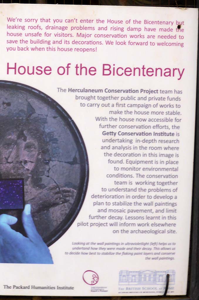 V.15 Herculaneum, September 2015. English half of information notice displayed on entrance doorway. 