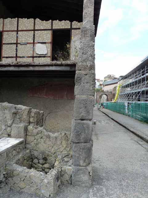 V.20 Herculaneum, October 2020. Looking west towards the upper floor of V.20 and doorways into V.19. Photo courtesy of Klaus Heese.
