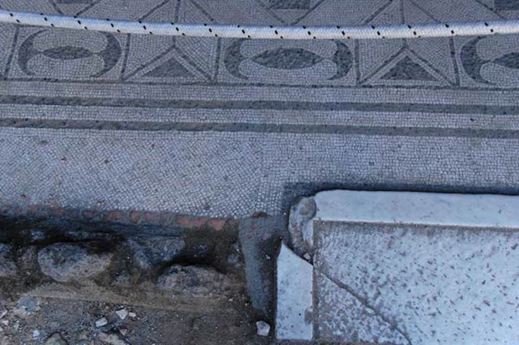 V.30 Herculaneum, May 2011. Oecus 1, detail of flooring. Photo courtesy of Nicolas Monteix. 