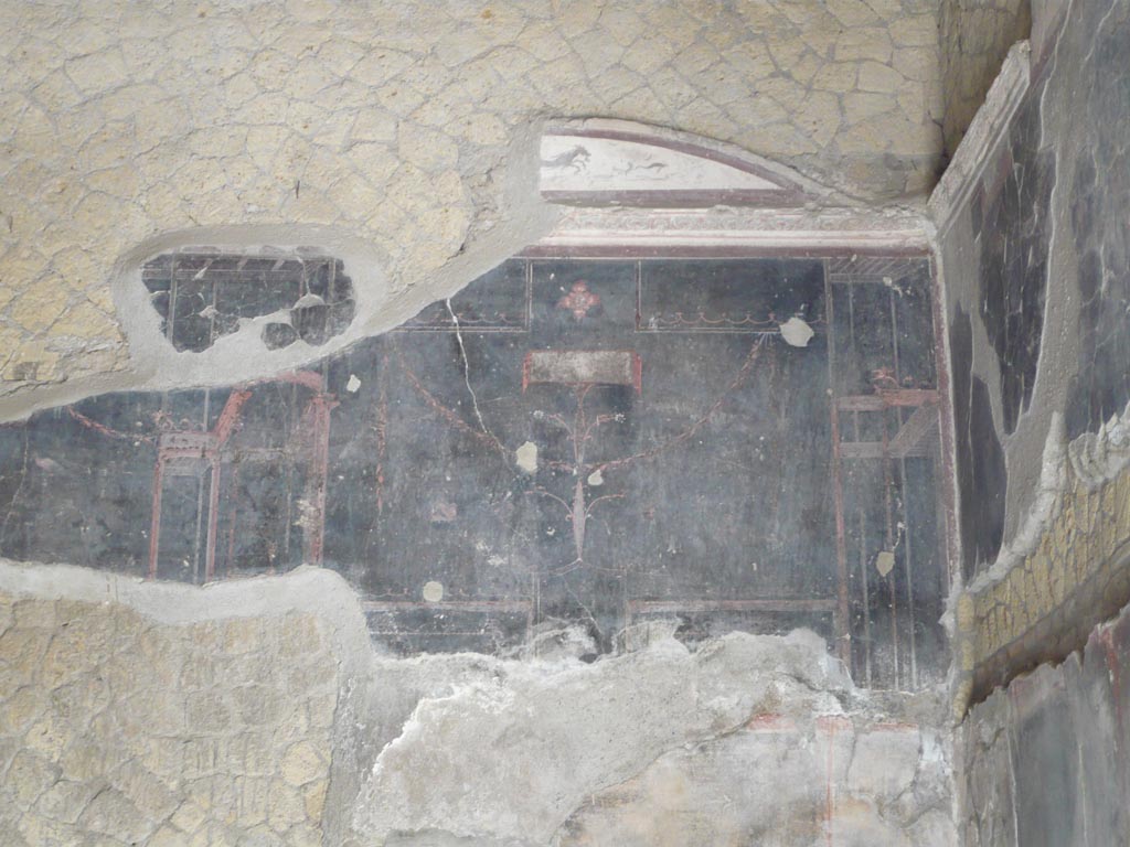 V.30 Herculaneum. August 2013. Upper north wall and north-east corner of triclinium (2). Photo courtesy of Buzz Ferebee.