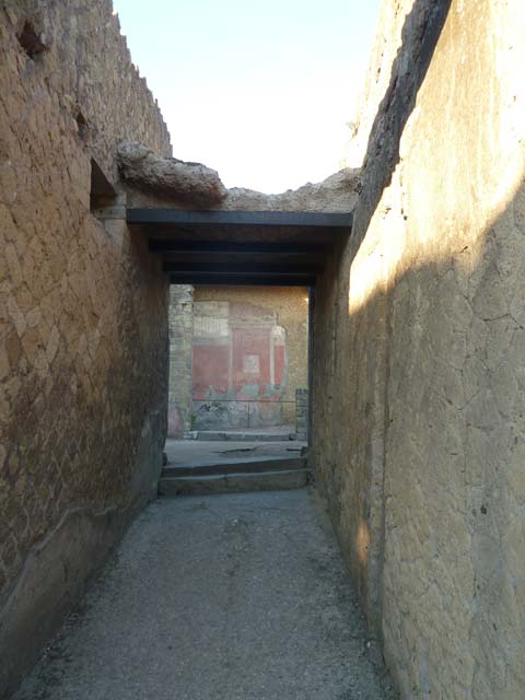 V. 35, Herculaneum, September 2015. Looking north to threshold to doorway. Photo courtesy of Michael Binns.