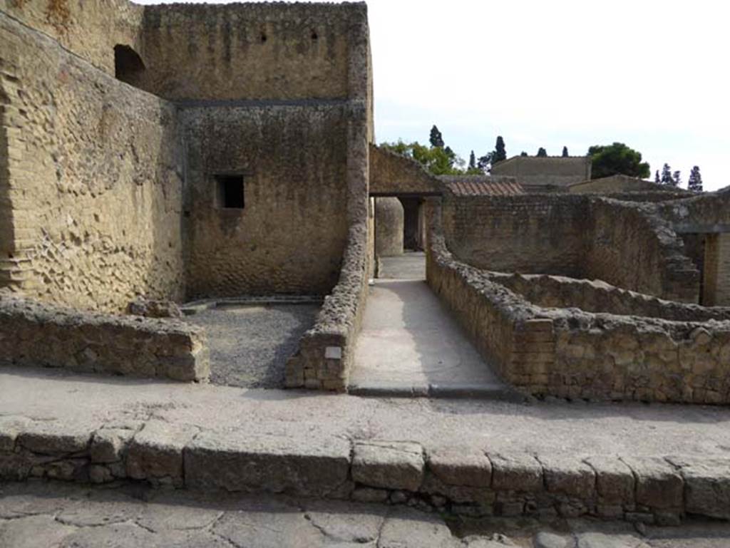 VI.1 Herculaneum, October 2014. Looking east to entrance, on right. Photo courtesy of Michael Binns.