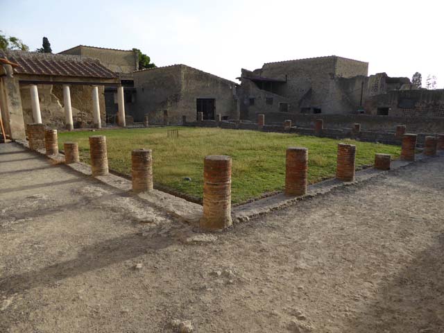 VI.1/7, Herculaneum. October 2014. Looking south-east across palaestra from near entrance at Ins. VI.1.  Photo courtesy of Michael Binns.
