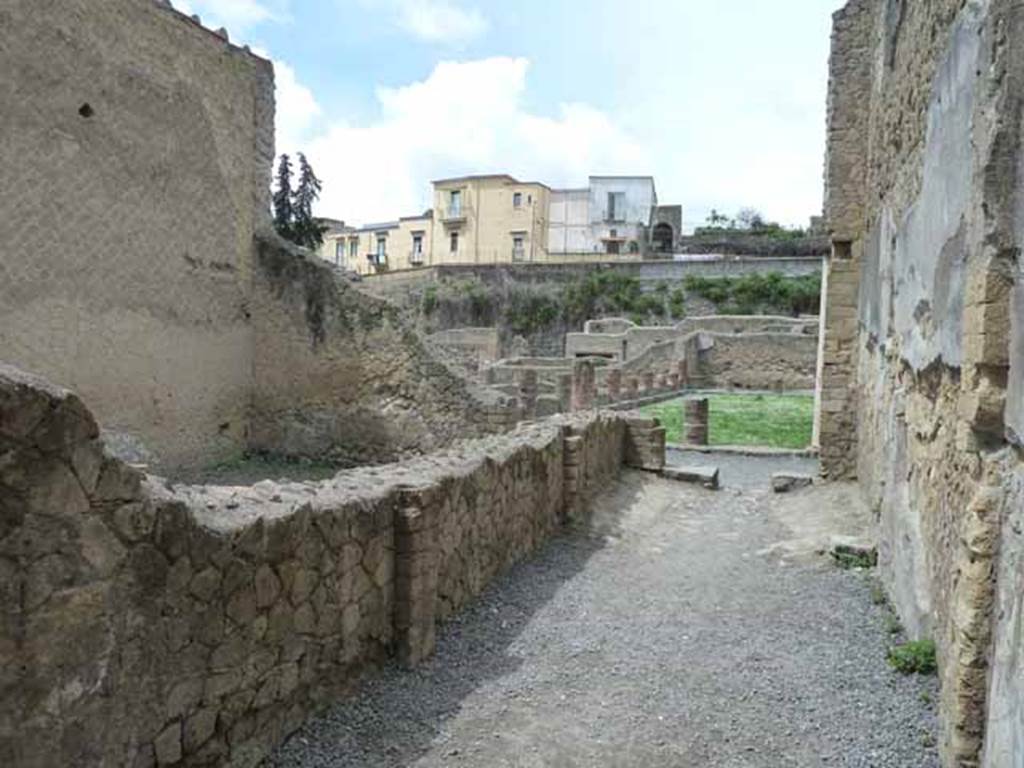 Ins.VI.7. May 2010. Looking west from entrance doorway towards east portico of palaestra with waiting room, on left.