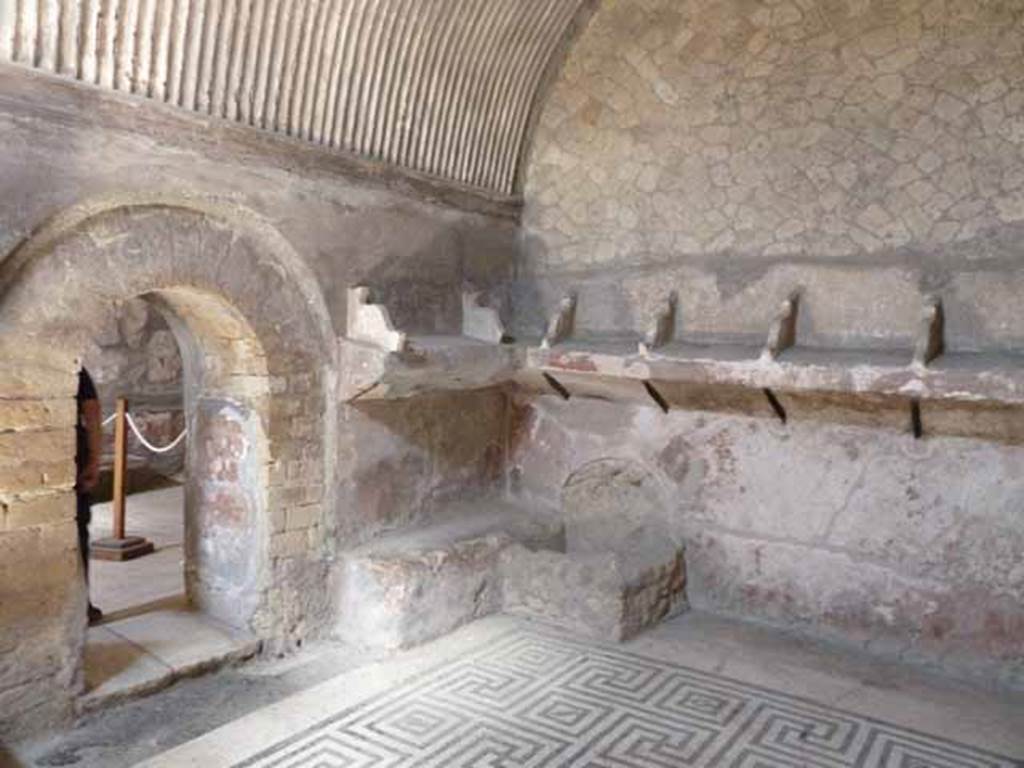 VI.8, Herculaneum. May 2010. North-west corner of tepidarium and doorway to caldarium.