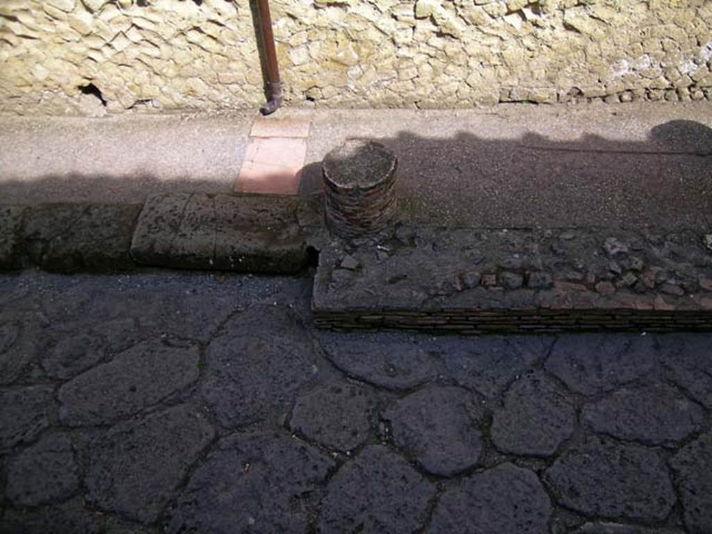VI.8 and VI.9 Herculaneum, May 2004. Pavement on west side of Cardo IV. Photo courtesy of Nicolas Monteix.

