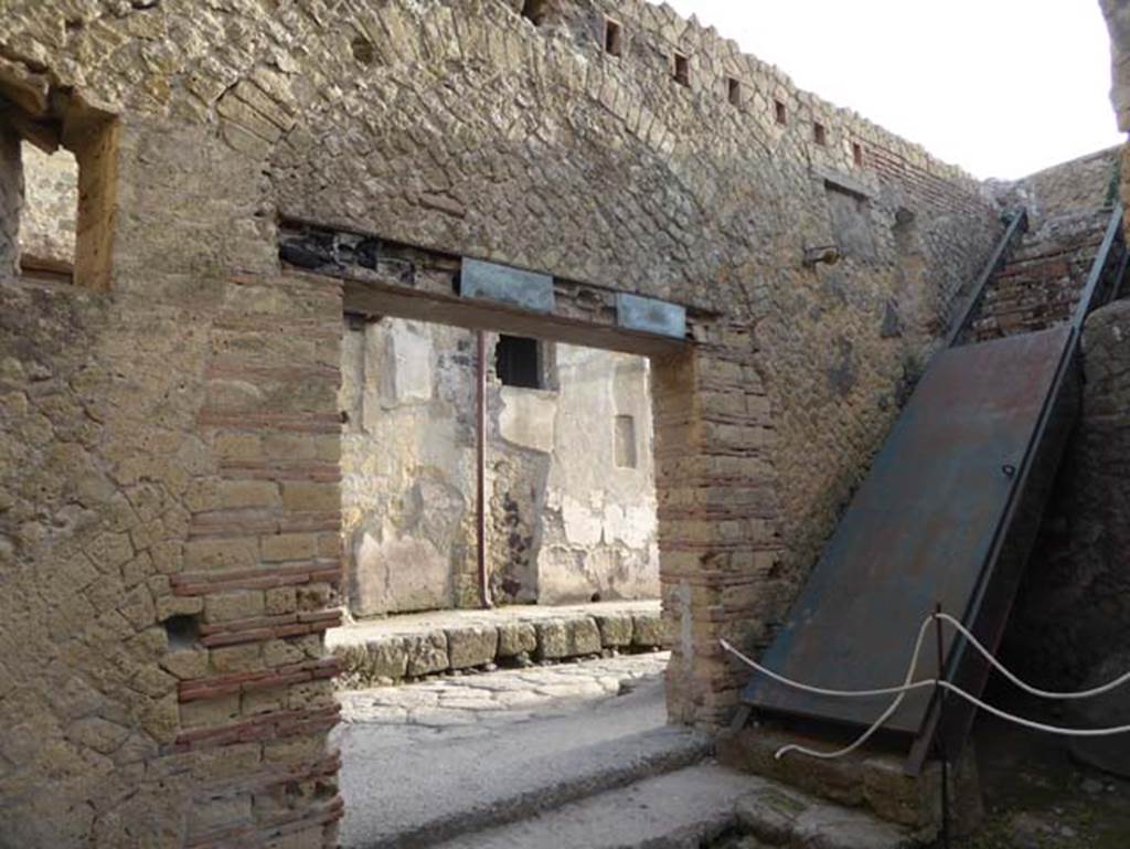VI.10, Herculaneum, October 2014. Looking east from inside of entrance doorway, towards Cardo IV. Superiore.  Photo courtesy of Michael Binns.
