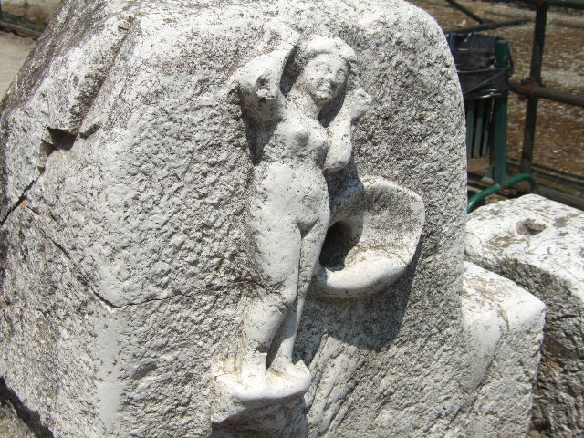Fountain at north end of Cardo IV, on Decumanus Maximus. September 2015. East  end of fountain.