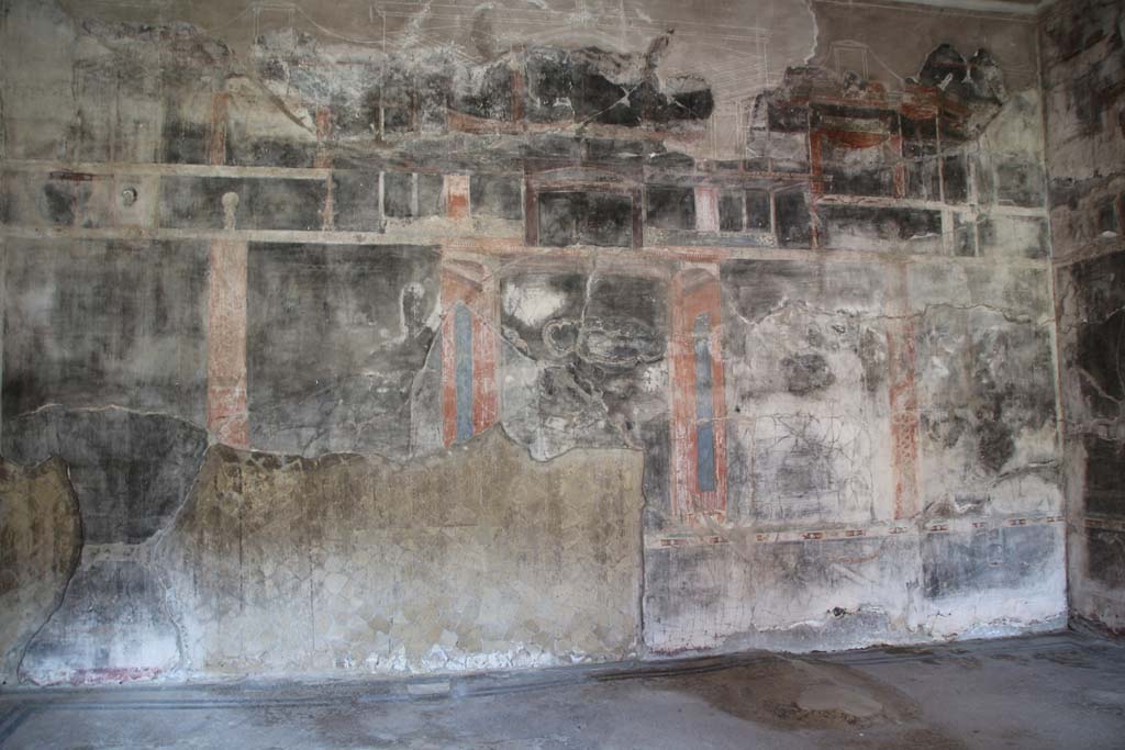 VI.13 Herculaneum. April 2014. West wall of “Salone nero”. Photo courtesy Klaus Heese.