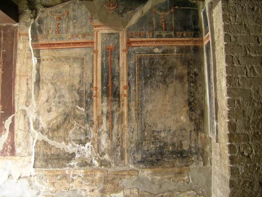 VI.13/11, Herculaneum. May 2004. Room 12, anteroom to cubiculum, south wall. 
Photo courtesy of Nicolas Monteix.
