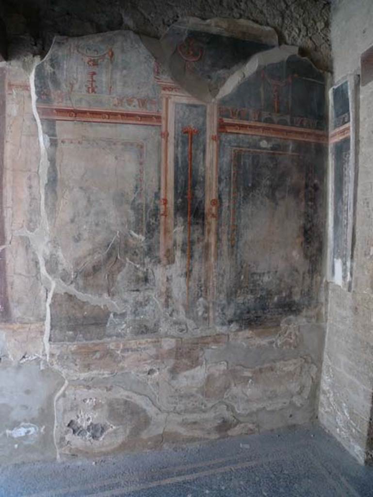 VI.13 Herculaneum, June 2017. Room 12, anteroom to cubiculum, south wall.
Photo courtesy of Michael Binns.
