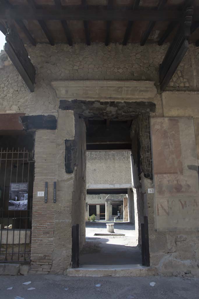 VI.13 Herculaneum, March 2019. Looking south to entrance doorway.
Foto Annette Haug, ERC Grant 681269 DÉCOR.
