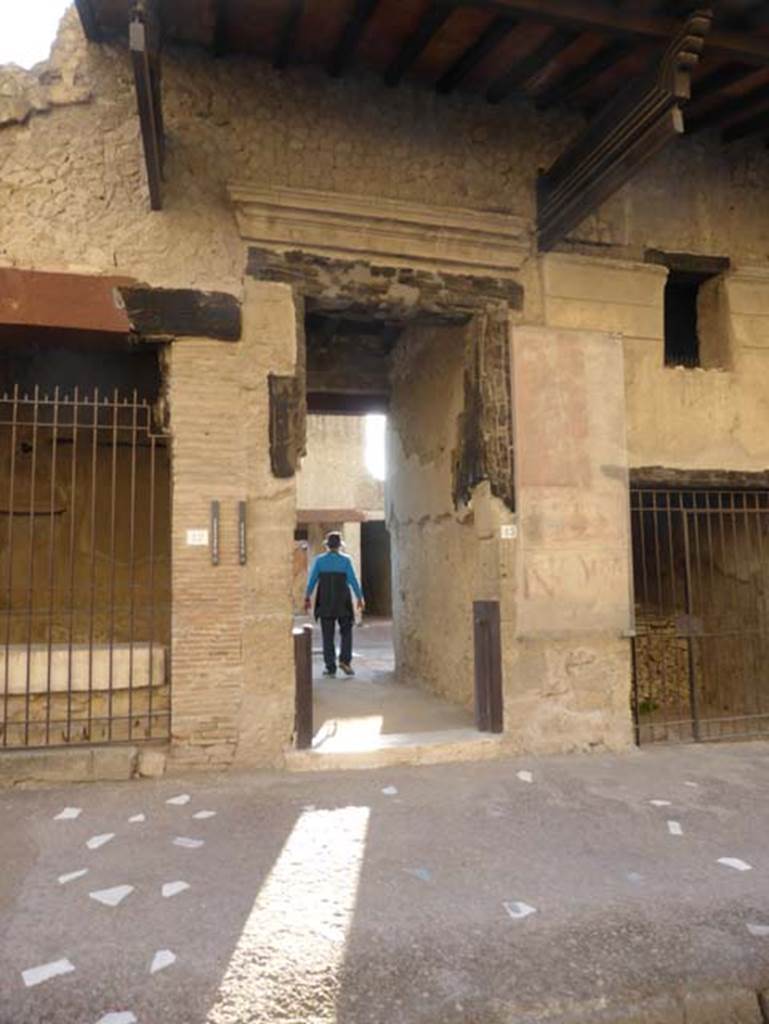 VI.13, Herculaneum, September 2015. Entrance doorway with marble insets in the pavement. 