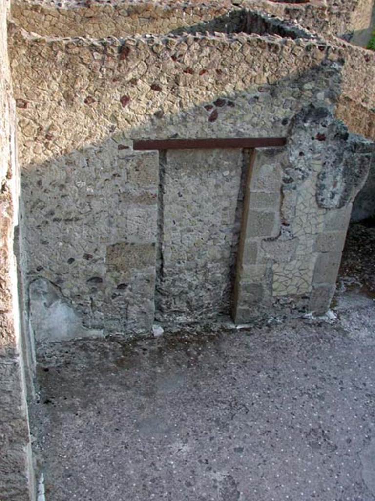 VI.13/11, Herculaneum. September 2003. 
Atrium, blocked doorway in east wall in north-east corner. 
The doorway to cubiculum 5, is on the right. Photo courtesy of Nicolas Monteix.


