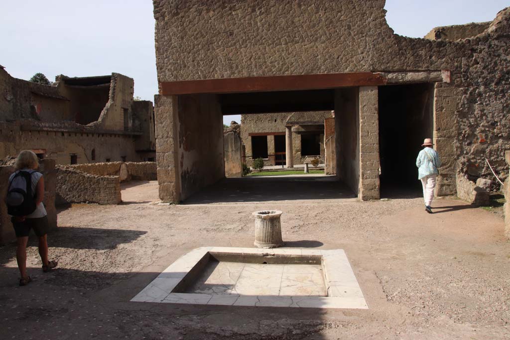 VI.13 Herculaneum, September 2017. Looking south across atrium towards tablinum. Photo courtesy of Klaus Heese. 
On the west side, right, of the tablinum is a corridor that would have led through to the peristyle.
On the right, the west ala can just be seen – a kitchen, set up in place of the original ala 7. 
