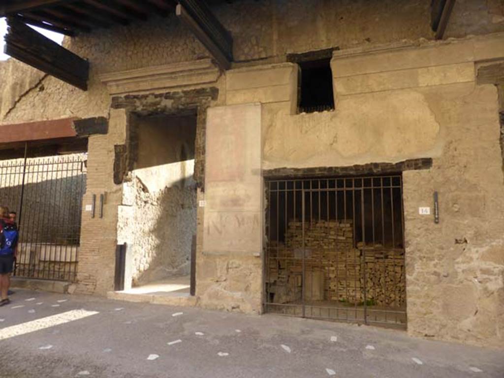 Ins. VI 12, 13 and 14 Herculaneum, September 2015. Entrance doorways.