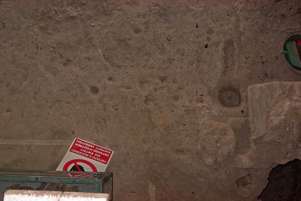 VI.15, Herculaneum. February 2003. Ground near threshold. Photo courtesy of Nicolas Monteix.

