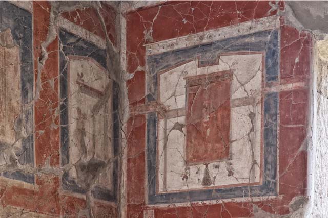 Ins. VI 16, Herculaneum, September 2015. Detail of panel on east side of south wall.