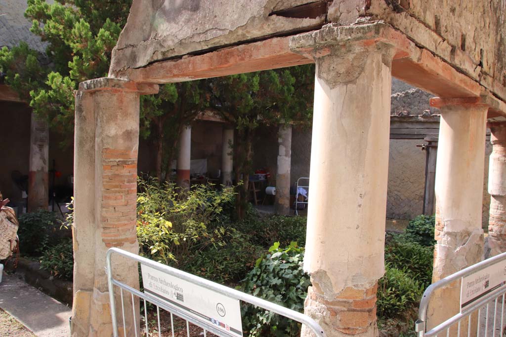 VI.17 Herculaneum. September 2019. Looking towards south-east corner across peristyle, from north-west portico. 
Photo courtesy of Klaus Heese.
