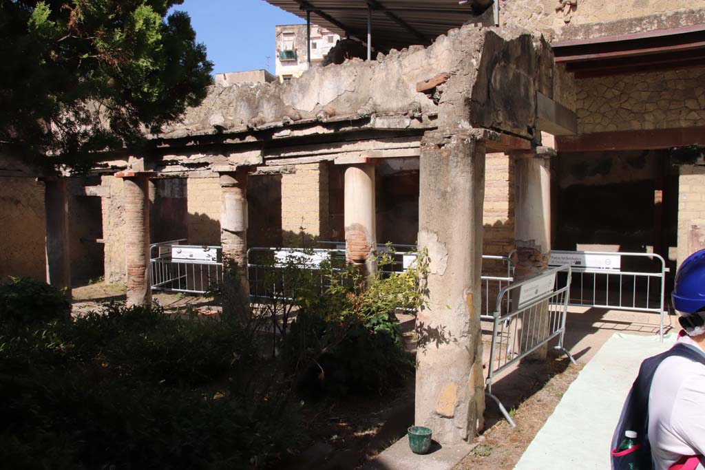 VI.17 Herculaneum. September 2019. Looking across peristyle to west portico, from east end of north portico. 
Photo courtesy of Klaus Heese.

