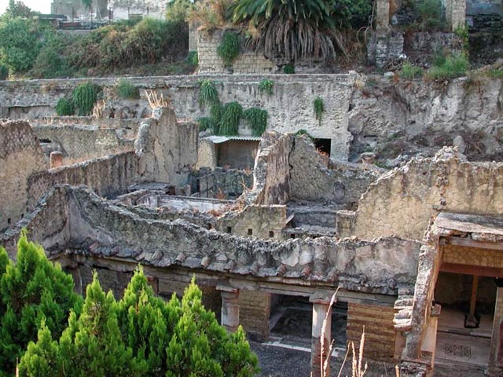 VI.17, Herculaneum, September 2003. Looking from above peristyle towards rooms on west side and upper rooms. 
Photo courtesy of Nicolas Monteix.

