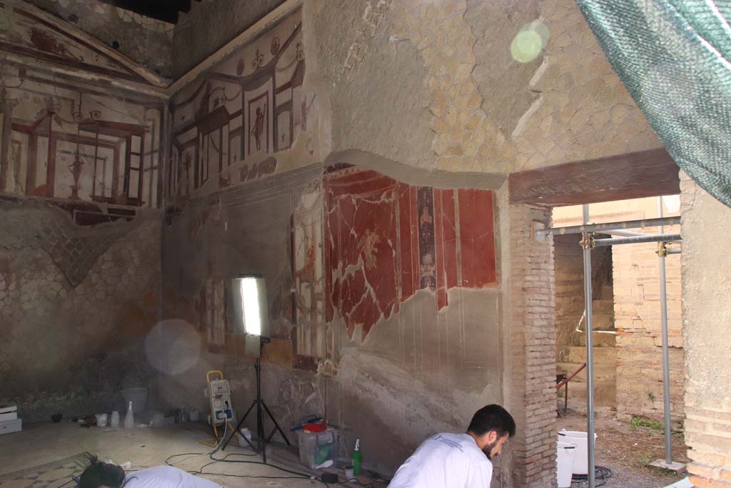 VI.17 Herculaneum. September 2019. Triclinium 13, looking towards east wall. Photo courtesy of Klaus Heese.

