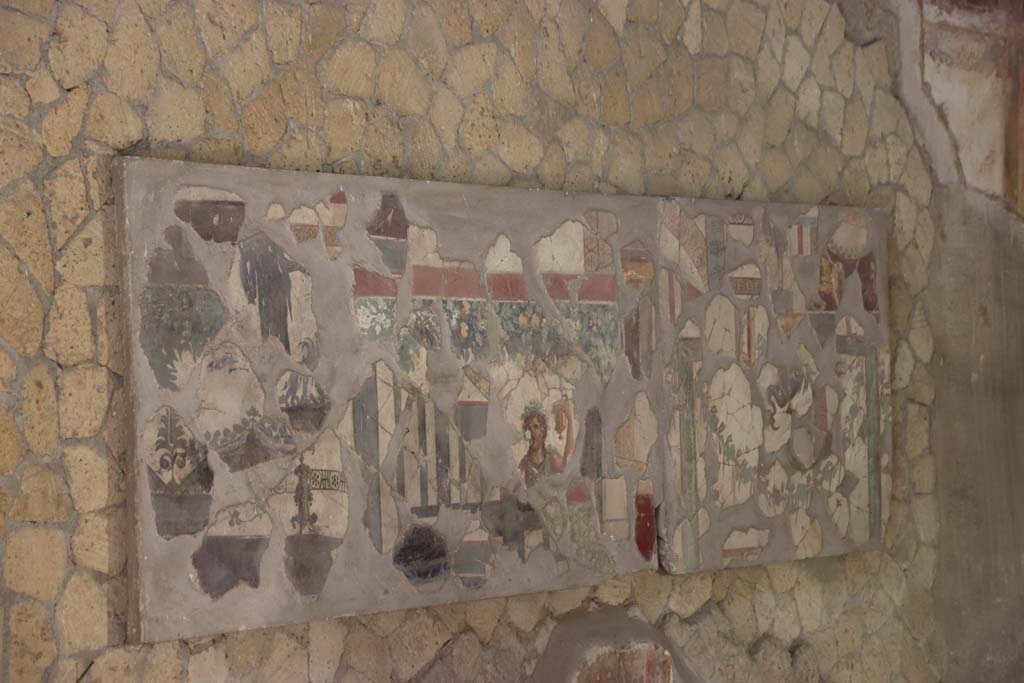 VI.17 Herculaneum. September 2019. Detail from west wall of triclinium. Photo courtesy of Klaus Heese.

