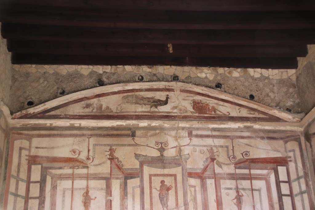 VI.17 Herculaneum. September 2019. Detail from north wall of triclinium. Photo courtesy of Klaus Heese.