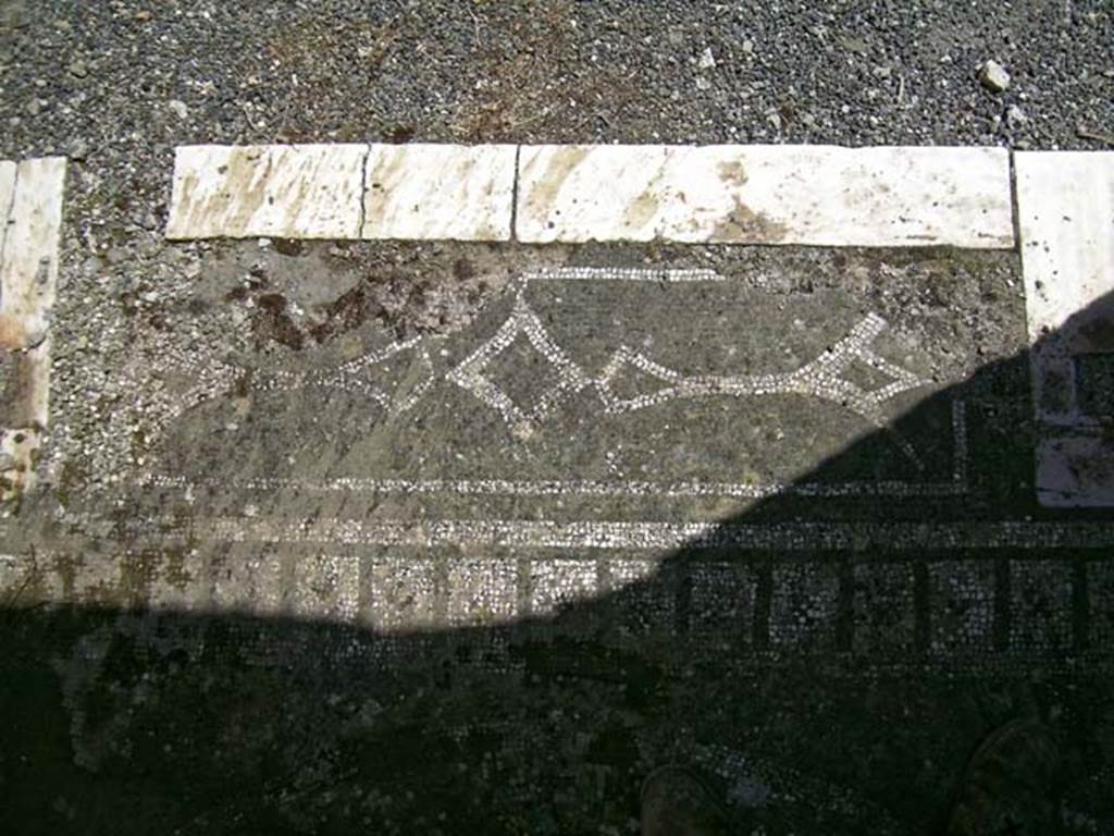 VI.17, Herculaneum. May 2004. Decorated black and white mosaic threshold to room. 
Photo courtesy of Nicolas Monteix.
