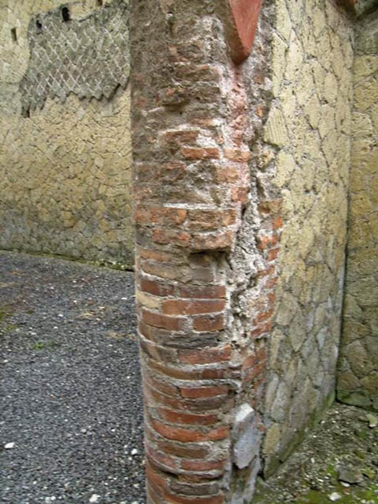 VI.17, Herculaneum. May 2004. Looking towards column embedded in door-post in south-east corner. 
Photo courtesy of Nicolas Monteix.

