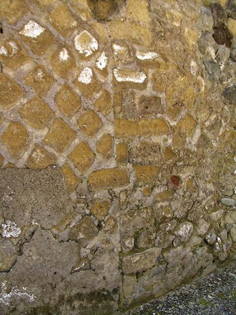 VI.17/26, Herculaneum. May 2004. Detail of south wall. Photo courtesy of Nicolas Monteix.