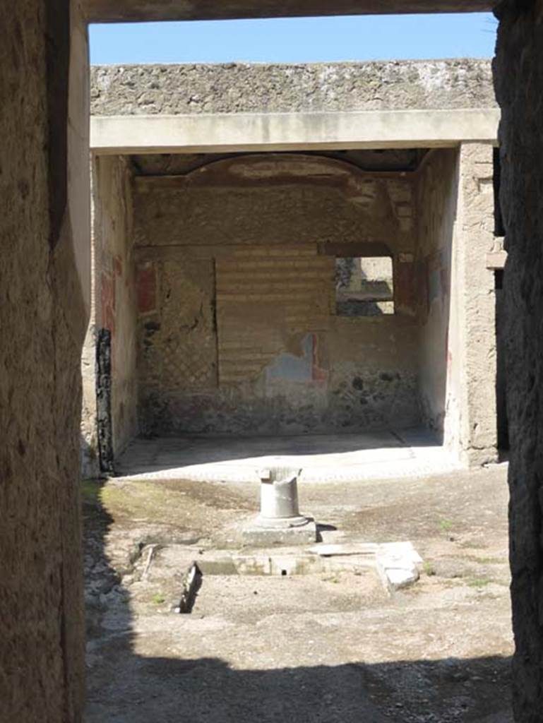 VI.17 Herculaneum, April 2013. Looking south from entrance corridor, across atrium. Photo courtesy of Klaus Heese.