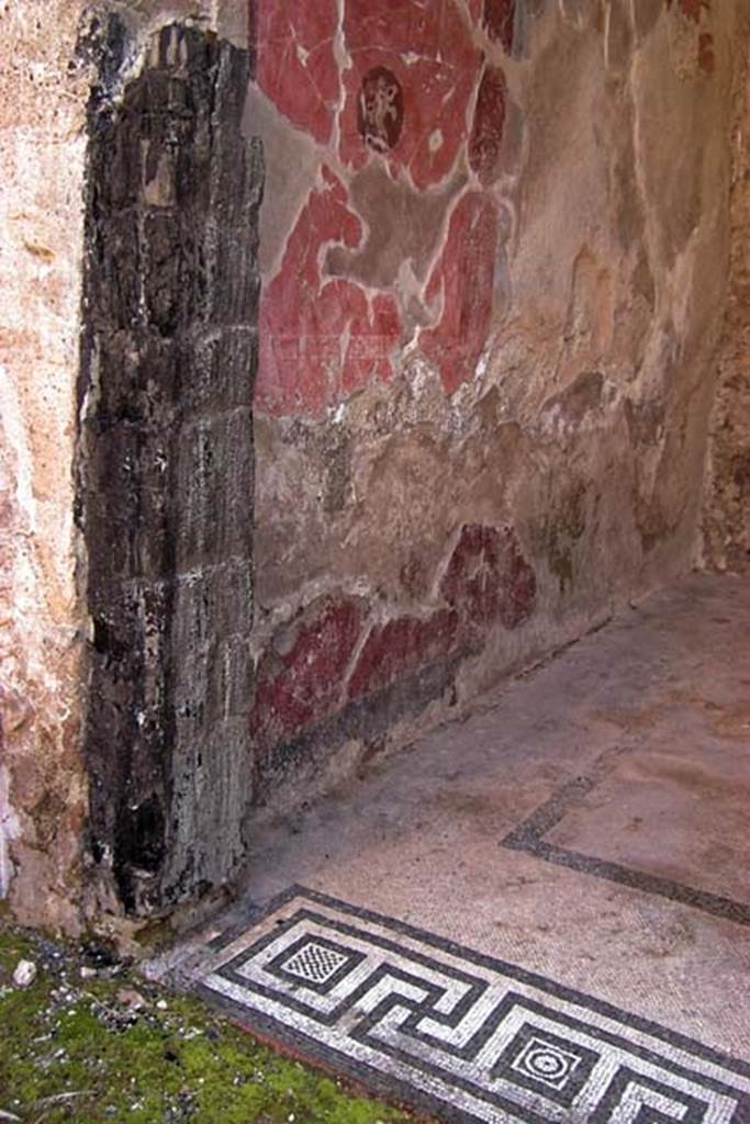 Ins. VI 17, Herculaneum, September 2015. East wall of tablinum.
