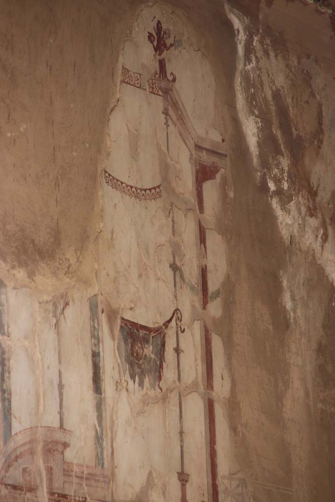 VI.17 Herculaneum, September 2017. 
Detail of painted decoration from upper east wall. Photo courtesy of Klaus Heese.
