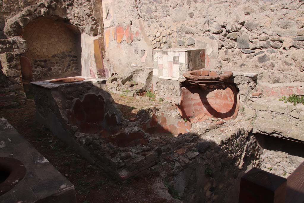 VI.19 Herculaneum, September 2019. Looking south-west across bar-room and remains of counter. Photo courtesy of Klaus Heese.