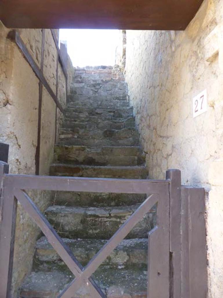 Ins. VI.27, Herculaneum, September 2015. Looking east to steps to upper floor.