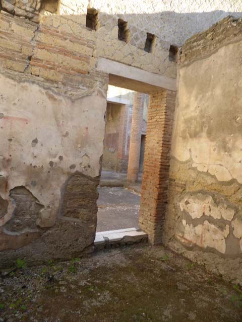 Ins. VI.28, Herculaneum, September 2015. Looking towards south-east corner and doorway to atrium of VI. 29. 