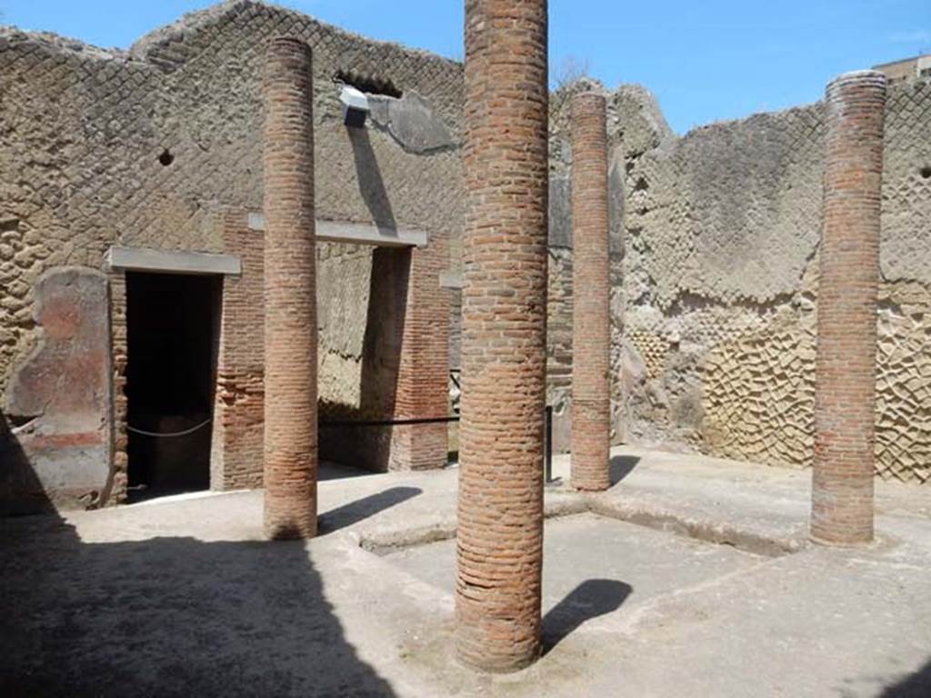 VI.29, Herculaneum. May 2018. Atrium 3, looking north-west across impluvium.
The doorway to the kitchen is on the left.  Photo courtesy of Buzz Ferebee.
