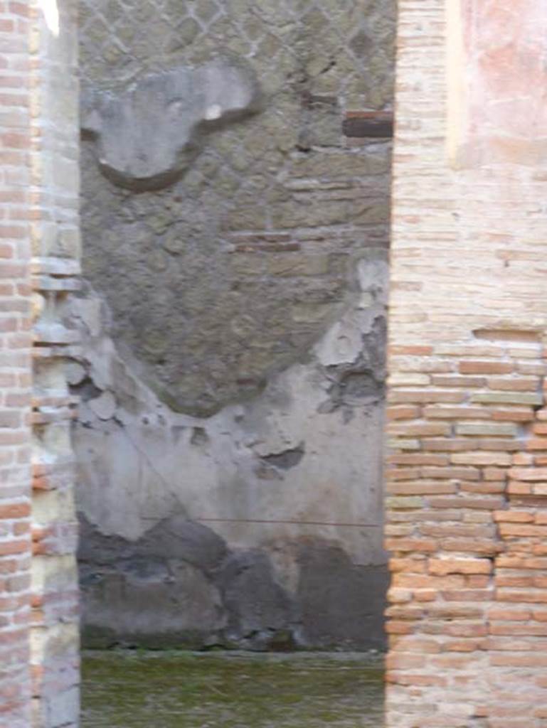 VI.29, Herculaneum, September 2015. 
Looking through doorway of room 4 (a diaeta) in north-east corner of atrium.
