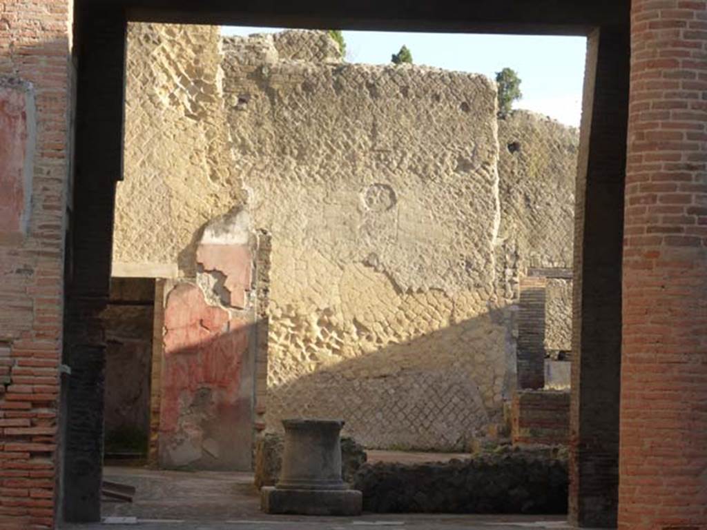 VI.29, Herculaneum, September 2015. 
Looking east from entrance doorway towards room 9, the second atrium of Tuscan type.
The impluvium was closed by a parapet and with a beautiful puteal on the edge of the well.
See Maiuri, Amedeo, (1977). Herculaneum. 7th English ed, of Guide books to the Museums Galleries and Monuments of Italy, No.53 (p.36).

See Maiuri, Amedeo, (1977). Herculaneum. 7th English ed, of Guide books to the Museums Galleries and Monuments of Italy, No.53 (p.36).
